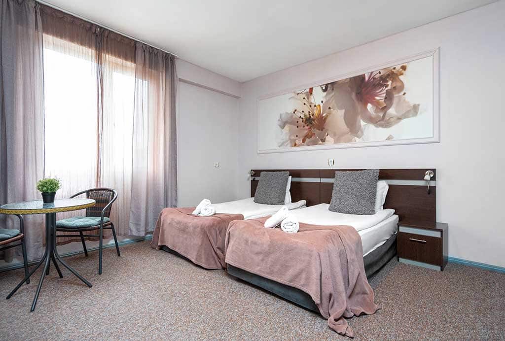 Двойна стая с две отделни легла, хотел Централ - Шумен